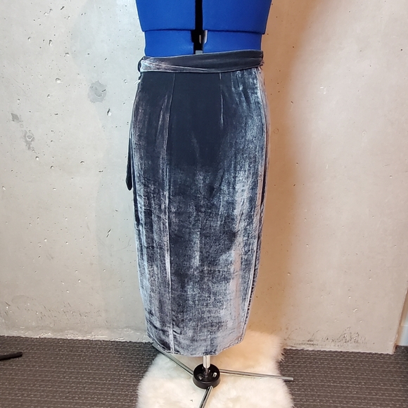 Reformation Amberleigh Gray Velvet Wrap Skirt – Size Small, NWT - Picture 7 of 7